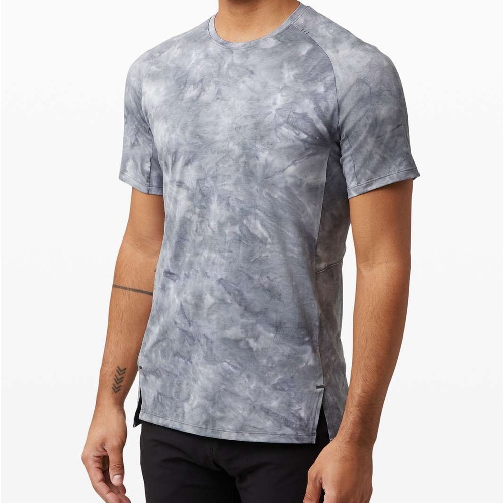 Lululemon Always Agile Short Sleeve
Diamond Dye Size XL